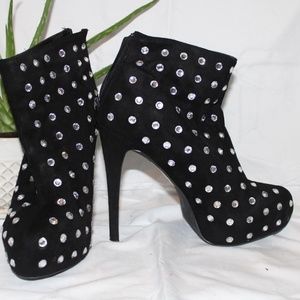 ShoeDazzle Blinged Out Bootie Size 9